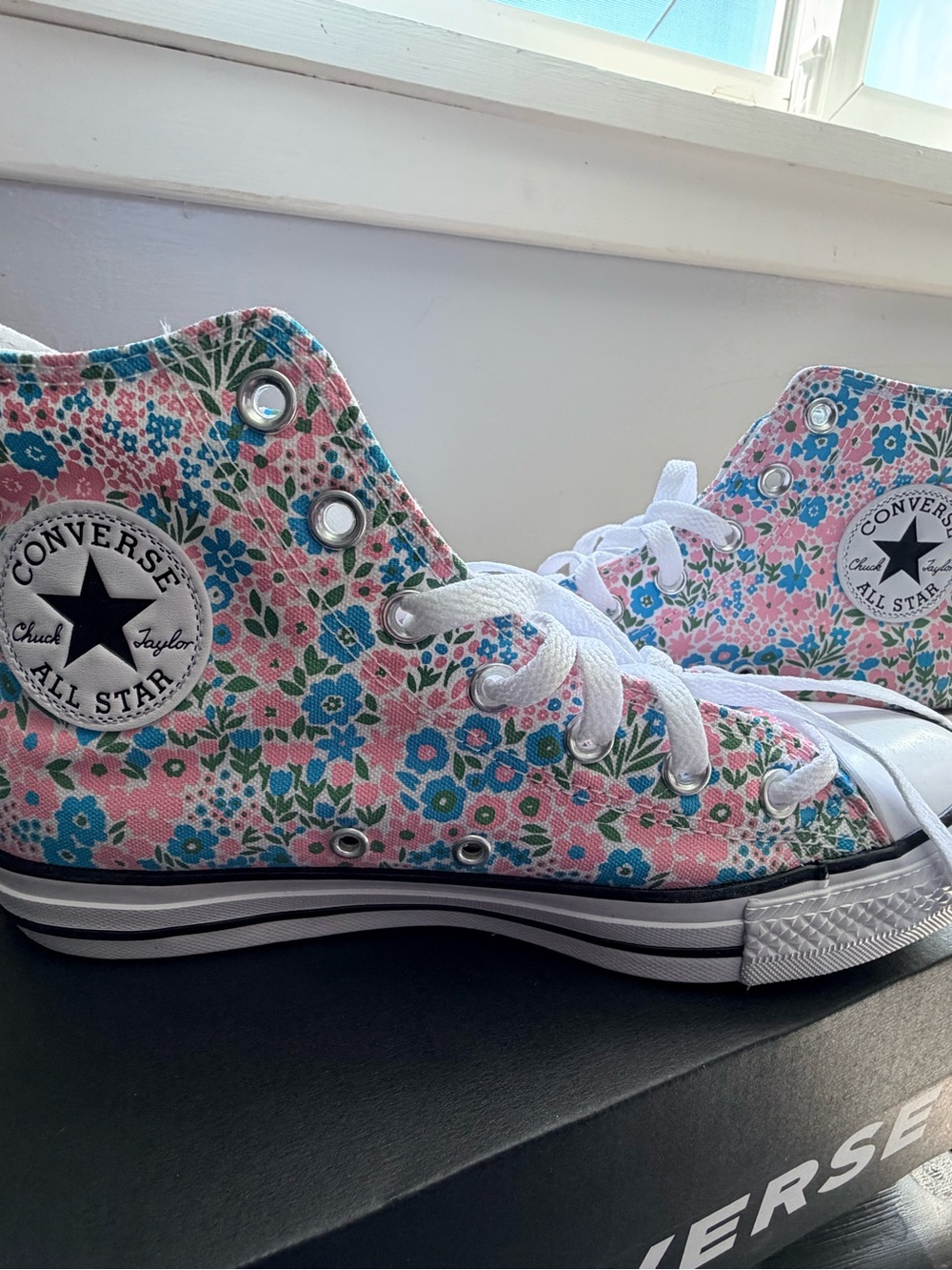Converse High Top Floral print Sneakers